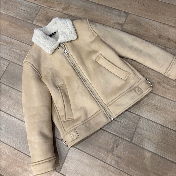 Zara Other - Zara double-faced faux suede jacket featuring a faux shearling collar lining XL